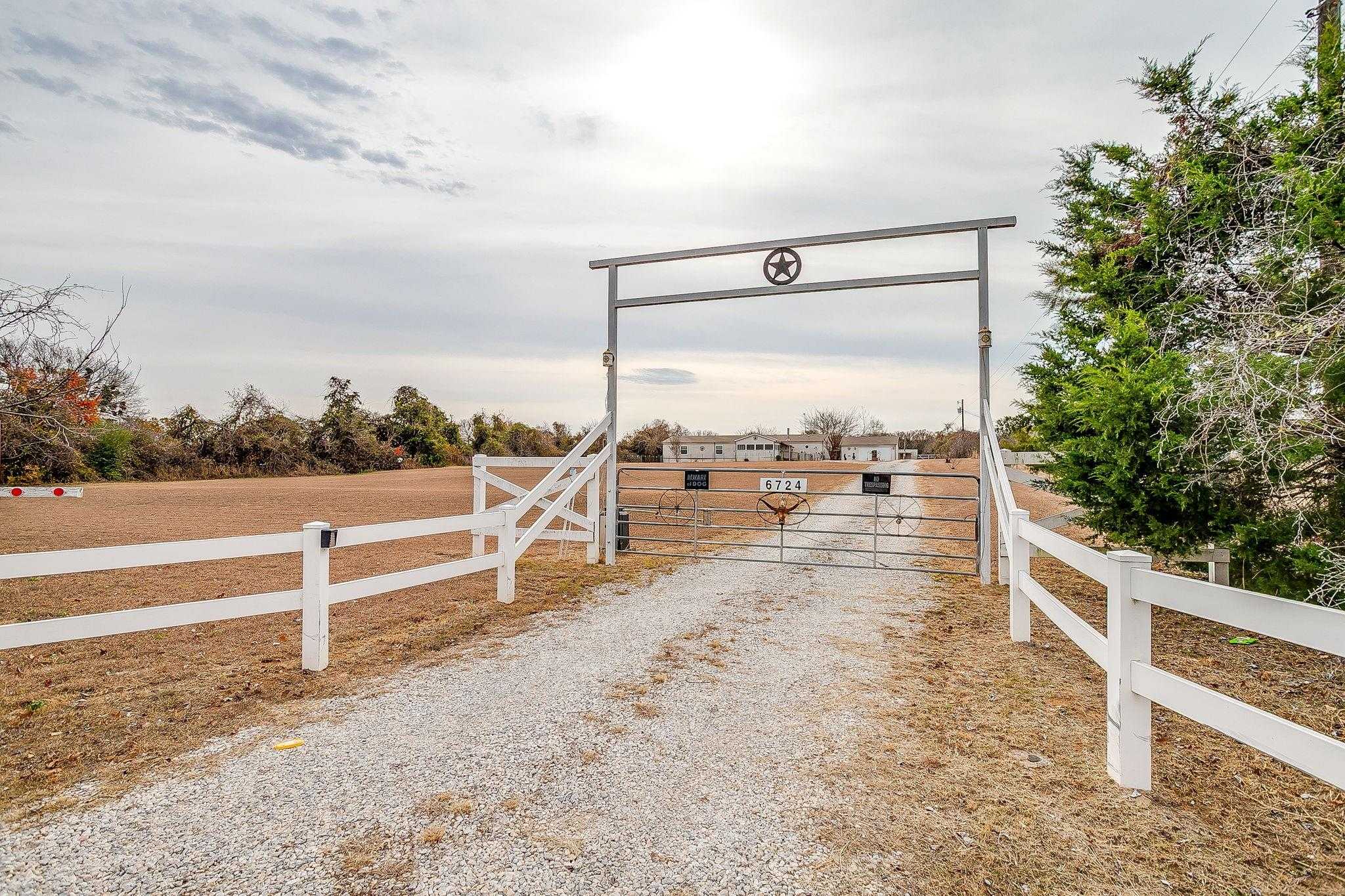 6724 Midway Road Springtown Texas United States, for Sale, residential,  , Superior Real Estate Group 