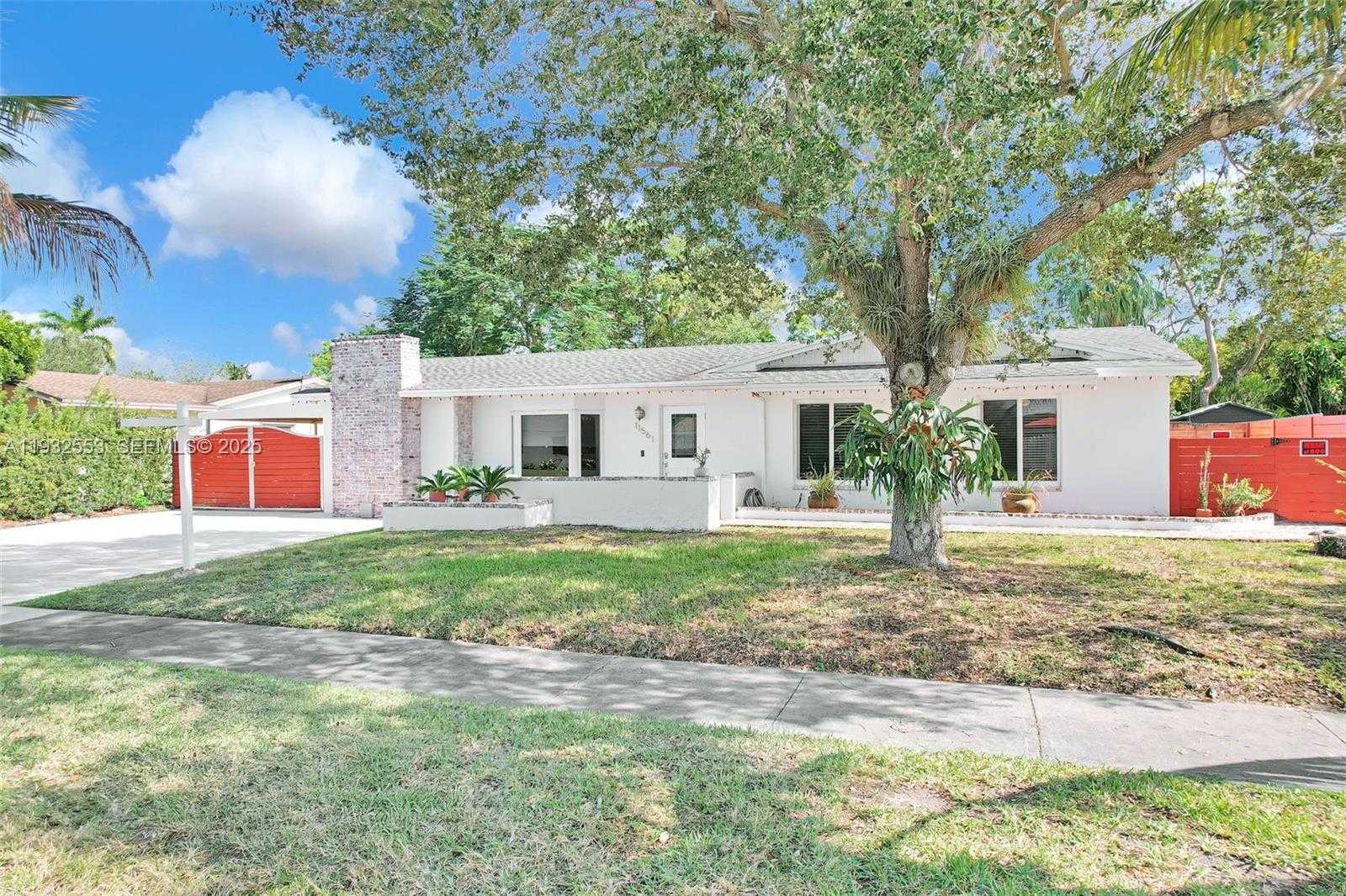 11561 SW 121st. Ave Miami Florida United States, Sale Pending, residential, Memo Vargas, The Vargas Team LLC