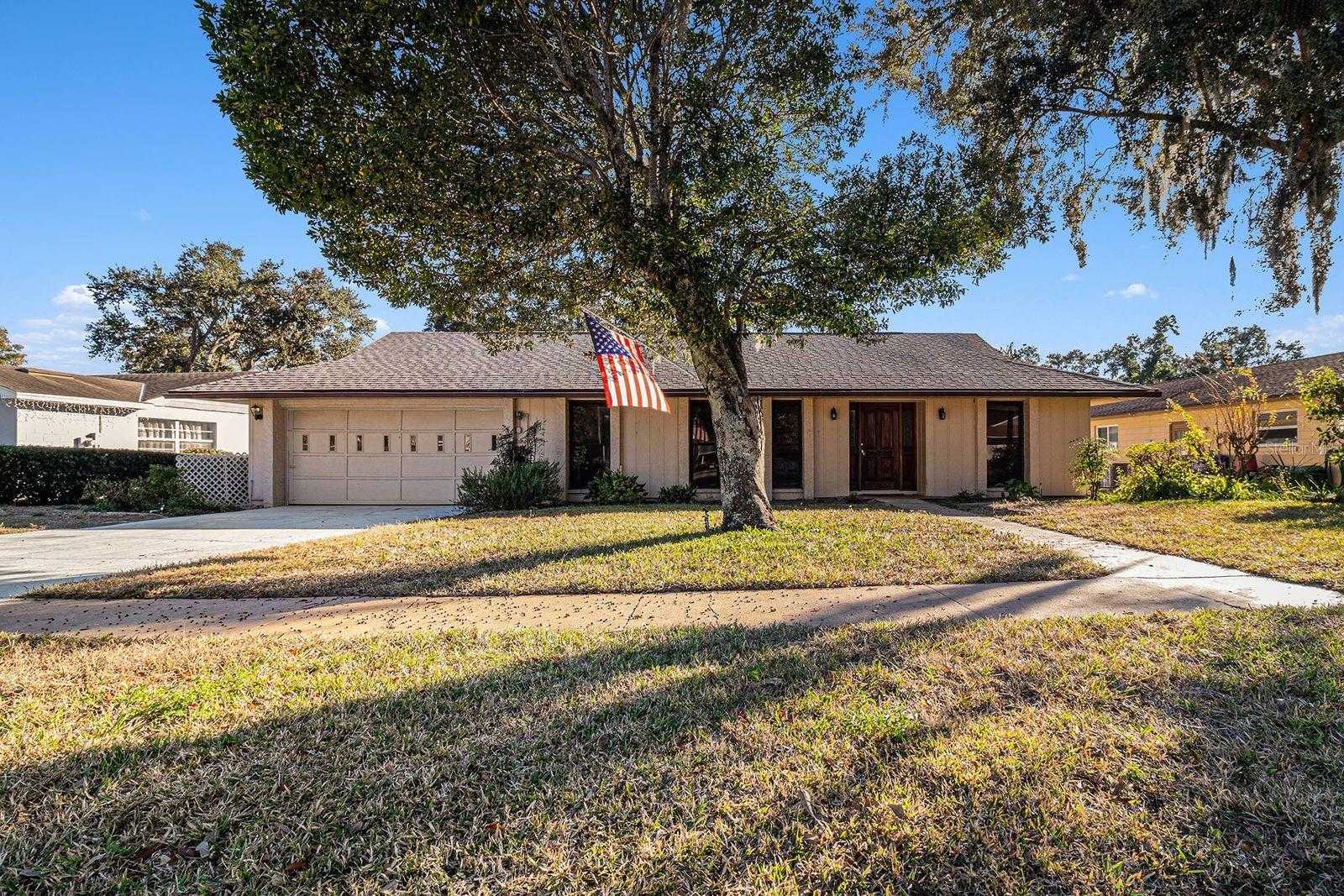 607 E LAKESHORE DRIVE Ocoee Florida United States, for Sale, residential, Zaira Mejia, Spaces & Styles Group