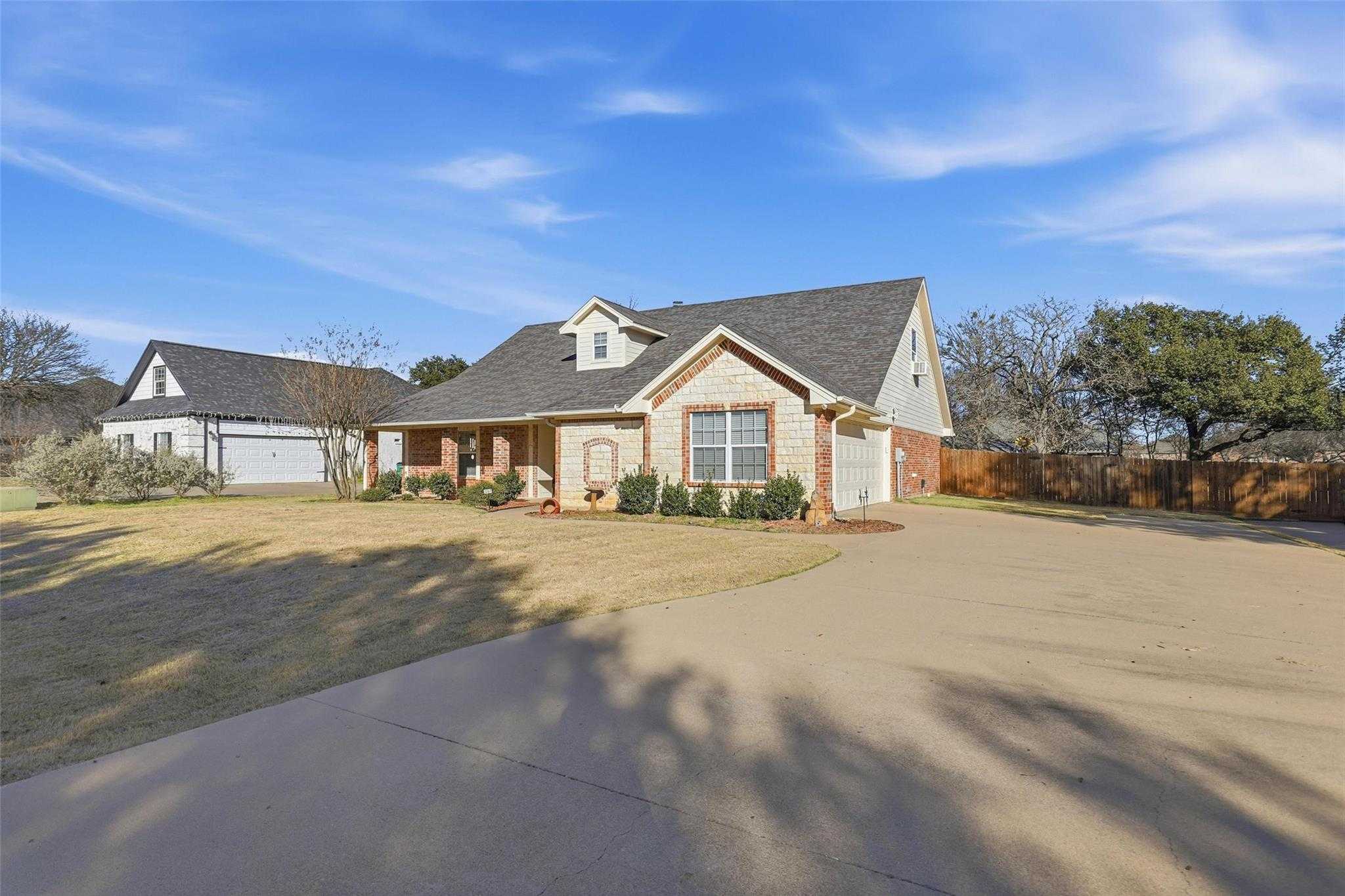 3207 Crossbridge Circle Granbury Texas United States, Sale Pending, residential,  , Black Dog Realty Group