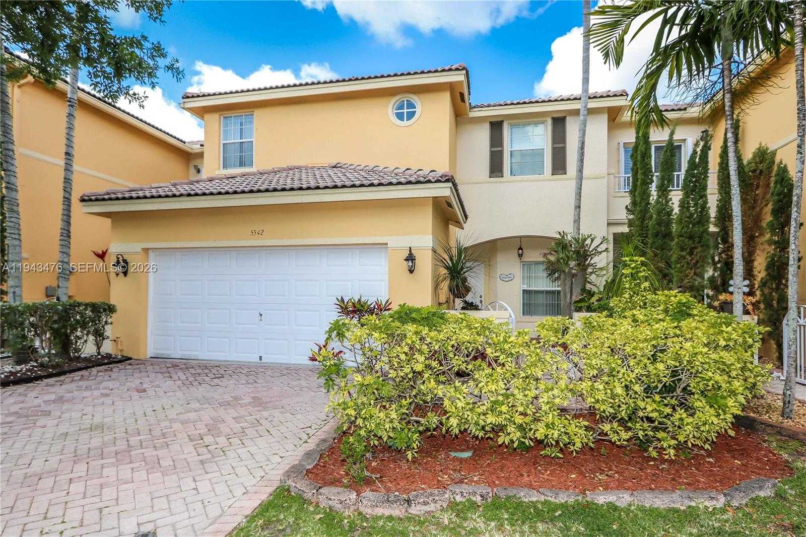 5542 NW 112th Ct Doral Florida United States, for Sale, residential, Roberto Villasmil, Interinvestments Realty, Inc.