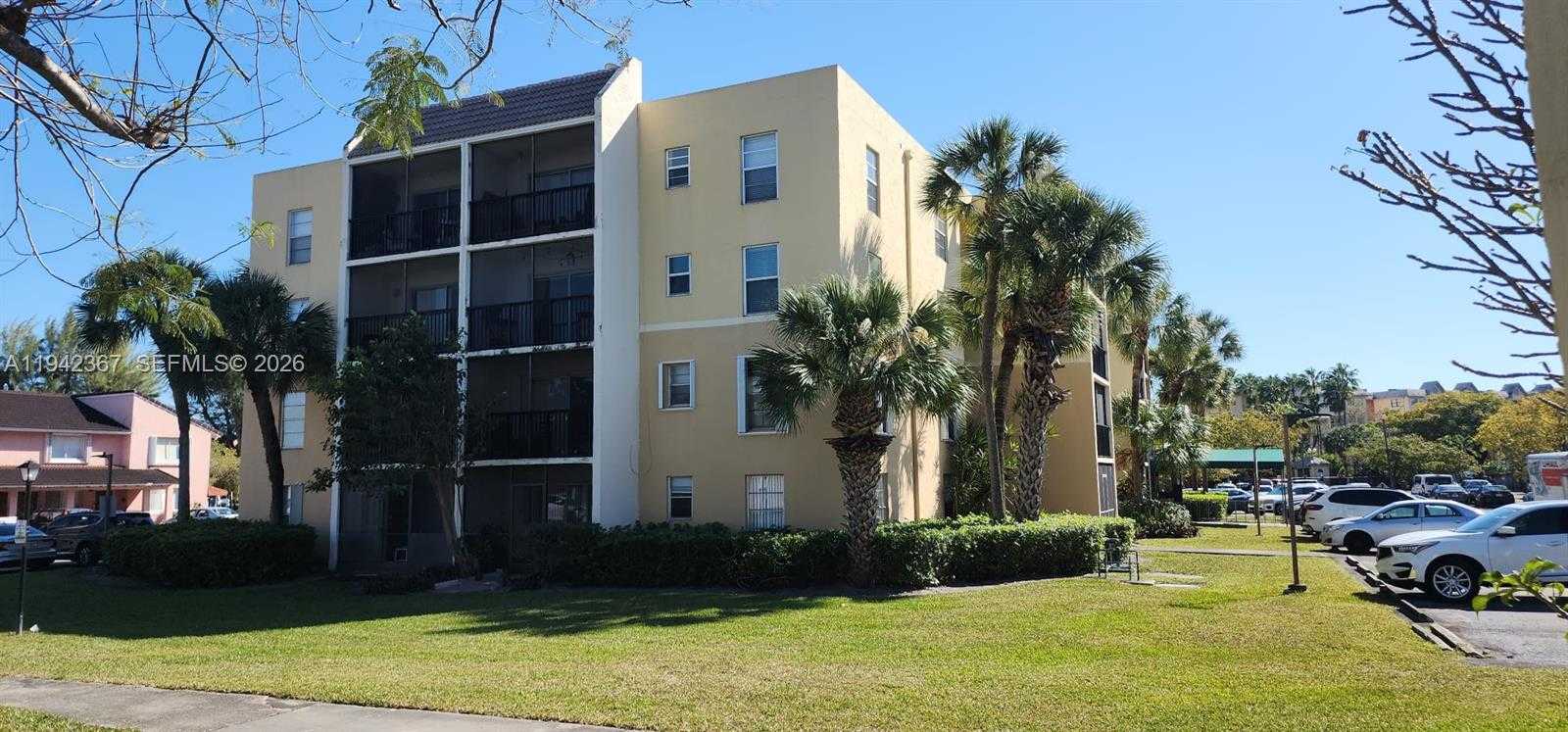 8005 Lake Dr  APT 201 Doral Florida United States, for Sale, residential, Roberto Villasmil, Interinvestments Realty, Inc.
