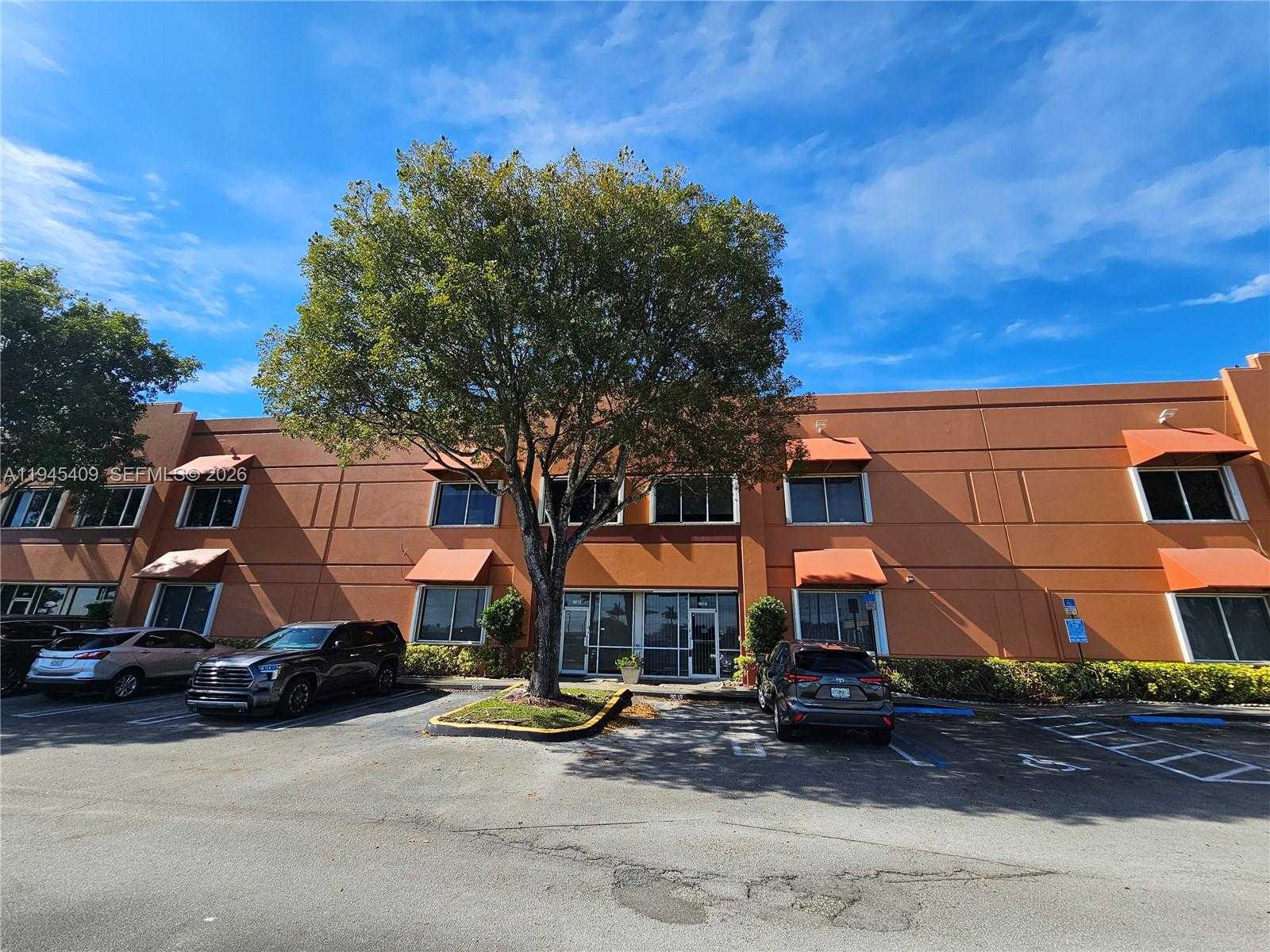 9613 NW 33rd St Doral Florida United States, for Sale, commercial, Roberto Villasmil, Interinvestments Realty, Inc.