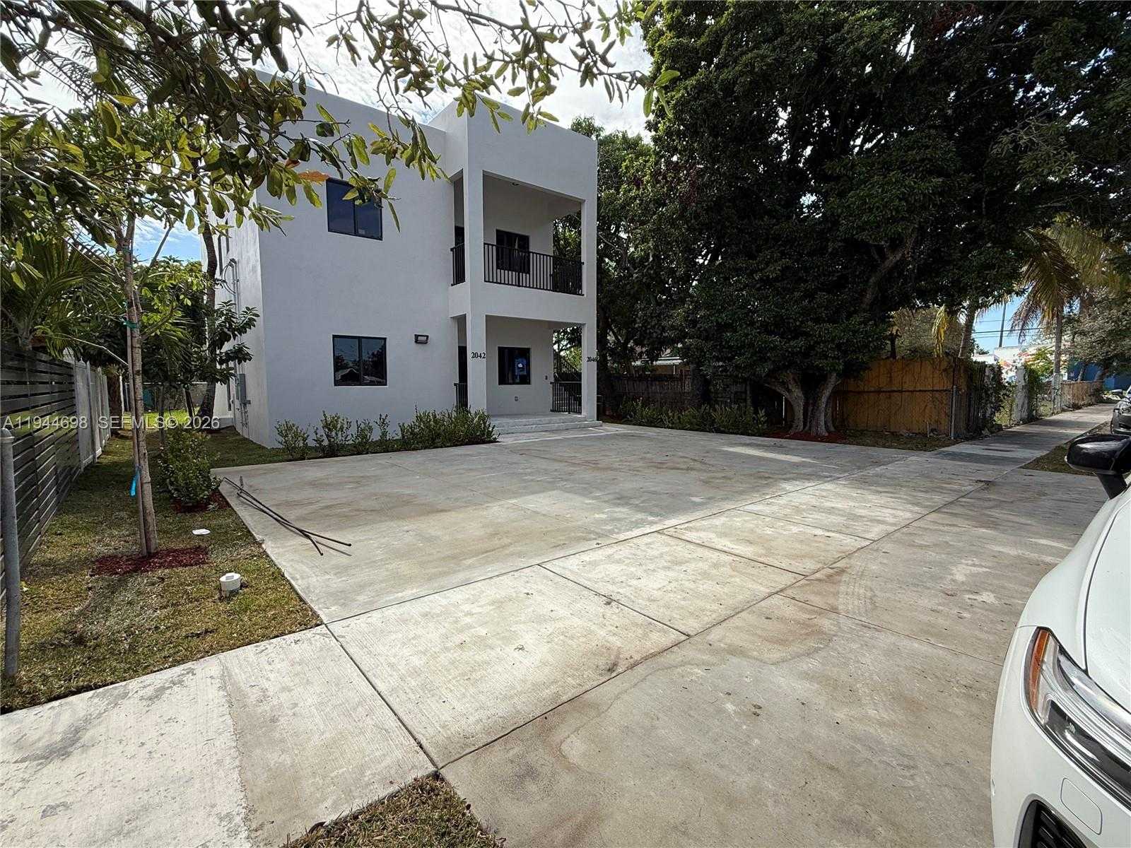 2042 NW 55 TERRACE Miami Florida United States, for Sale, residential,  , INCOM OFFICE EXAMPLE