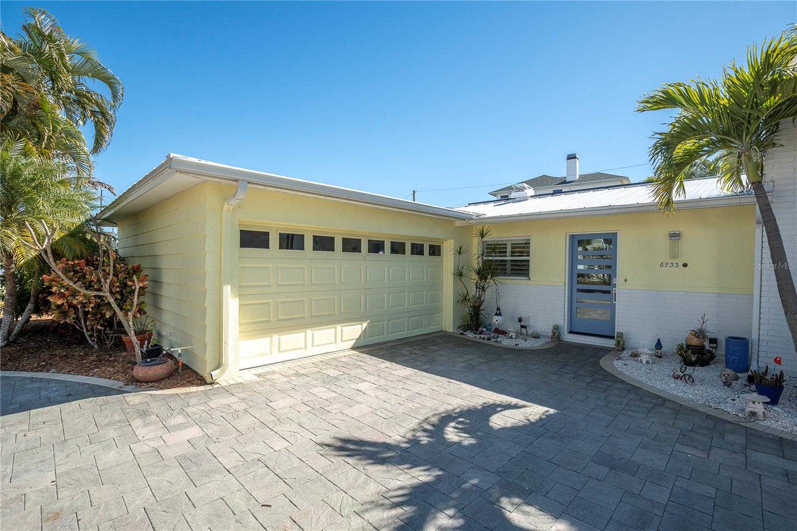 6933 S SHORE DRIVE St Petersburg Florida United States, for Sale, residential, Sylvia  Lusink, Re/Max Preferred