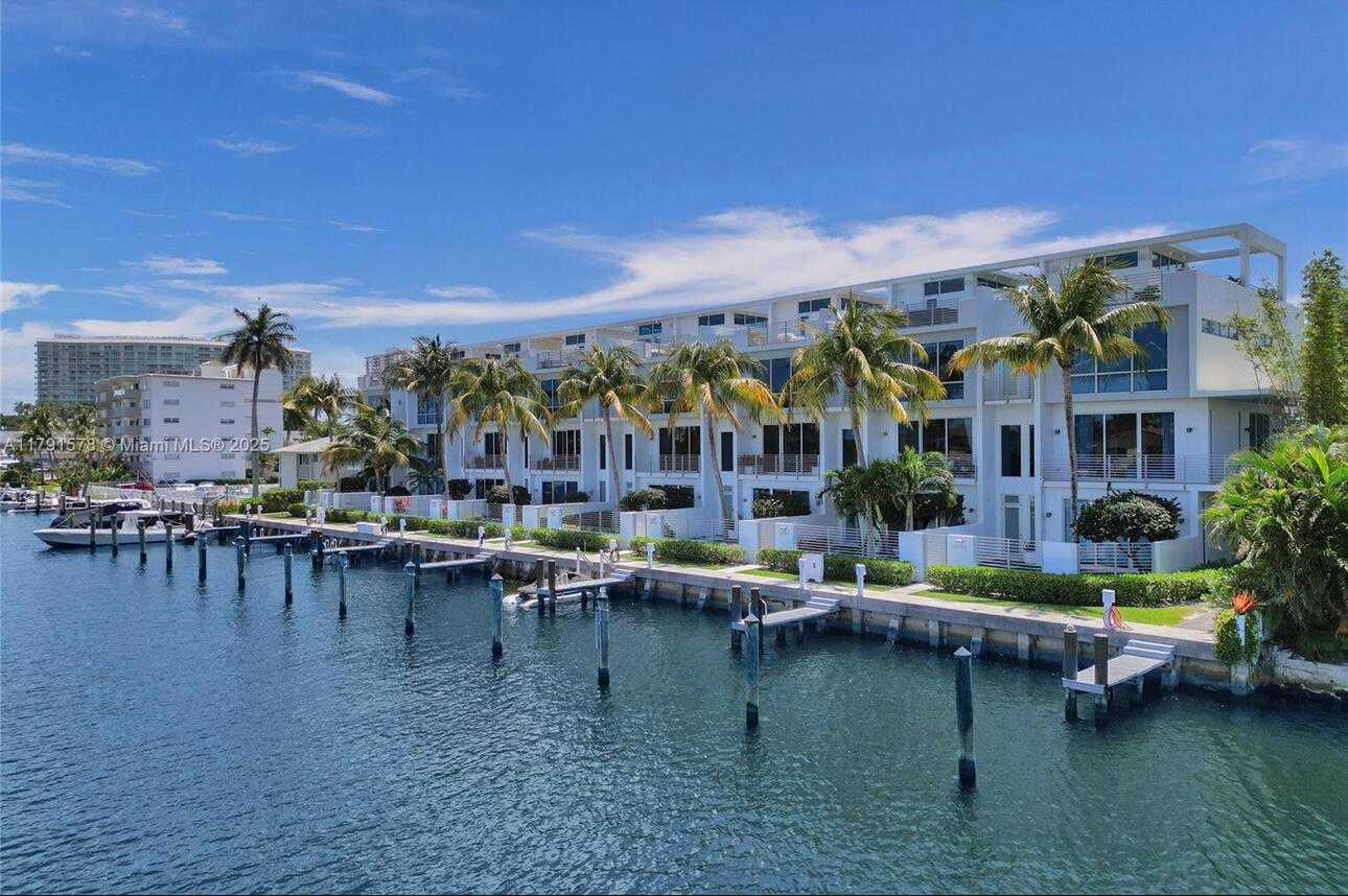 2743 NE 1 Street Pompano Beach Florida United States, for Sale, residential, Heike Drewniok, Fort Lauderdale Real Estate