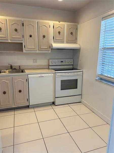 31 Abbey Ln  APT 207 Delray Beach Florida United States, for Sale, residential, Arlene   Toolsie  , Re/Max Direct