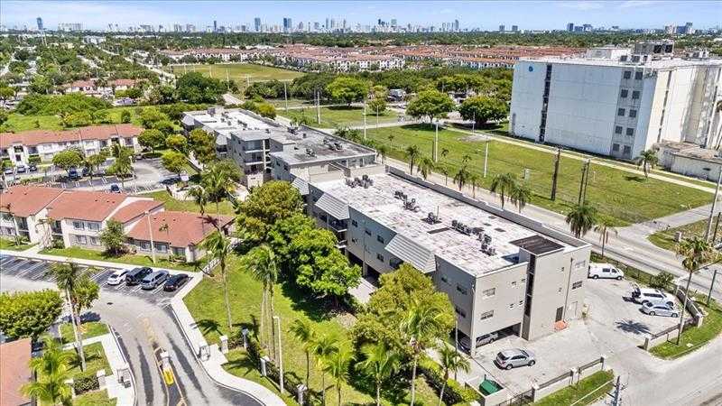 5100 SW 41st St SW APT 321 Pembroke Park Florida United States, for Sale, residential,  , Lukso Realty LLC