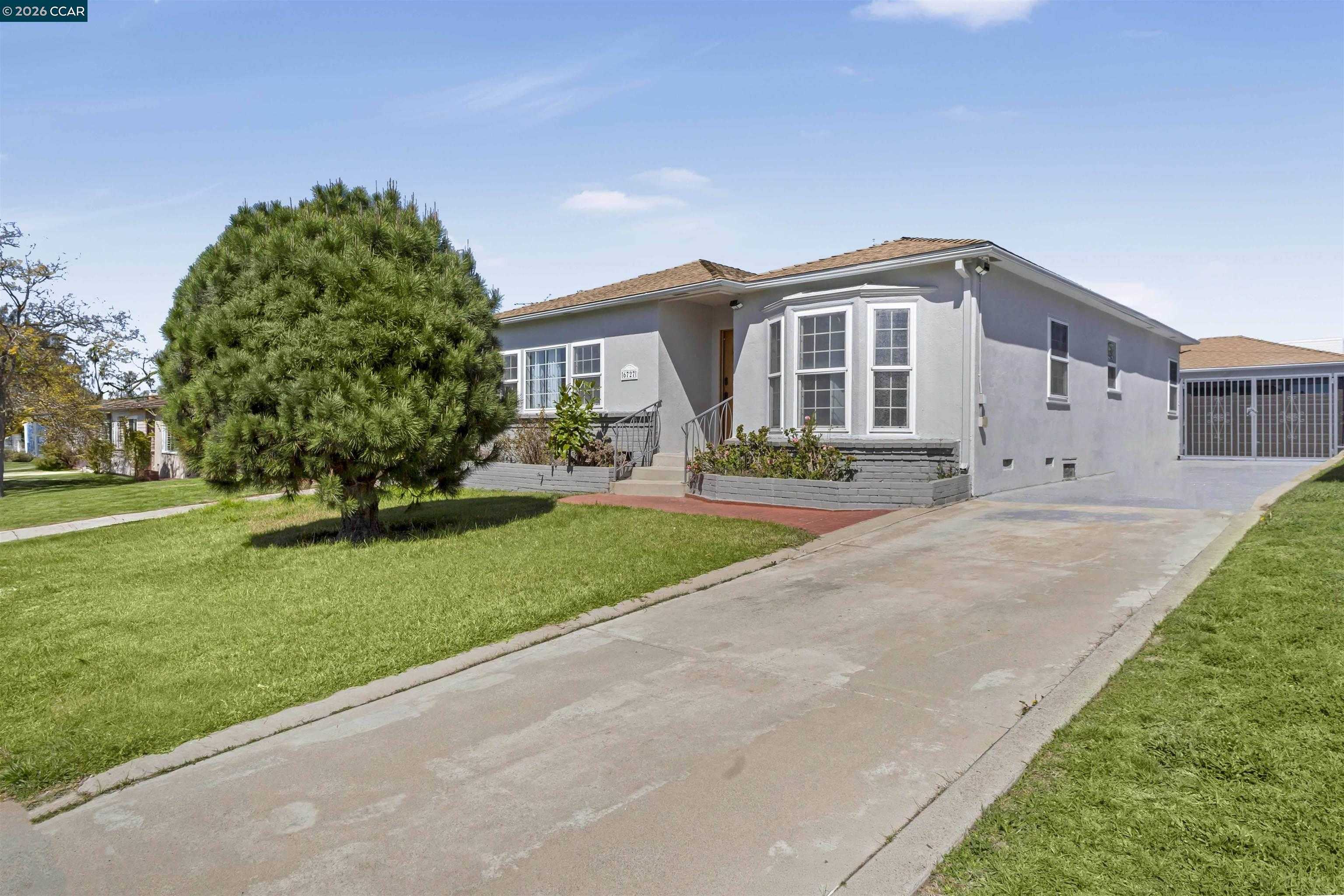 6727 W 87Th Pl Los Angeles California United States, for Sale, residential, Joana Laundern, InCom Brokerage Sample