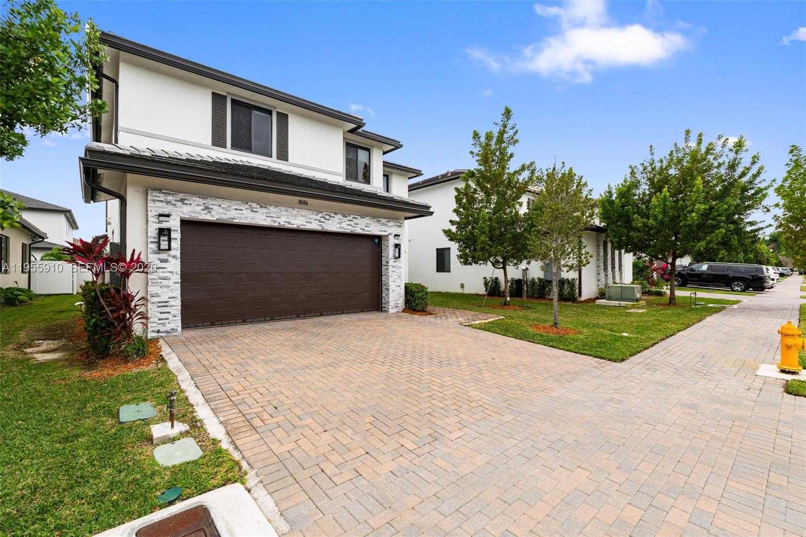 8086 NW 47th Ter Doral Florida United States, for Sale, residential, Roberto Villasmil, Interinvestments Realty, Inc.