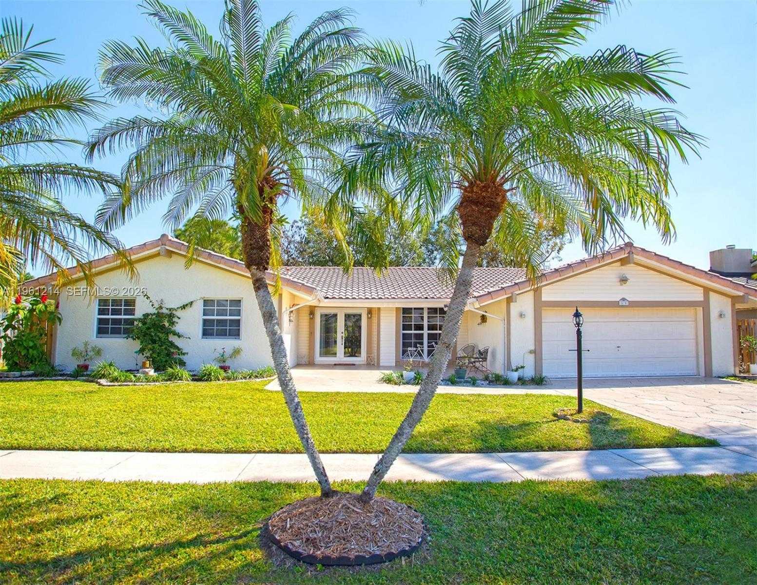 570 Royal Poinciana Ct Weston Florida United States, for Sale, residential, Radmila Mandel, Florida Sky Realty Group