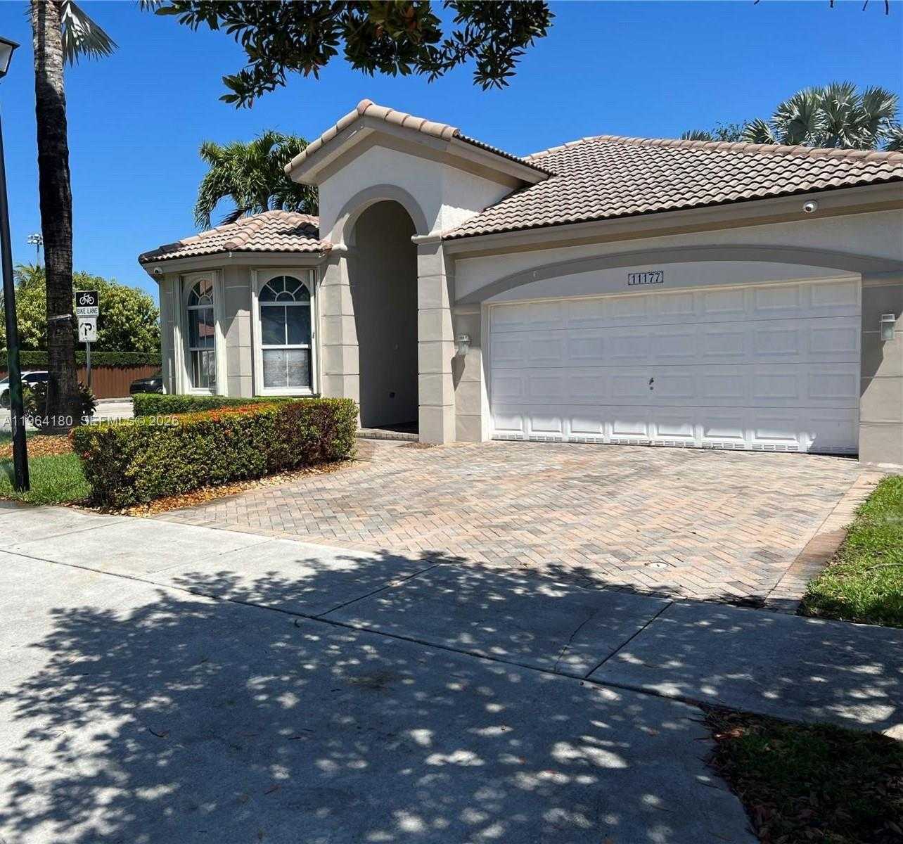 11177 NW 79th Ln Doral Florida United States, for Rent, residential, Roberto Villasmil, Interinvestments Realty, Inc.