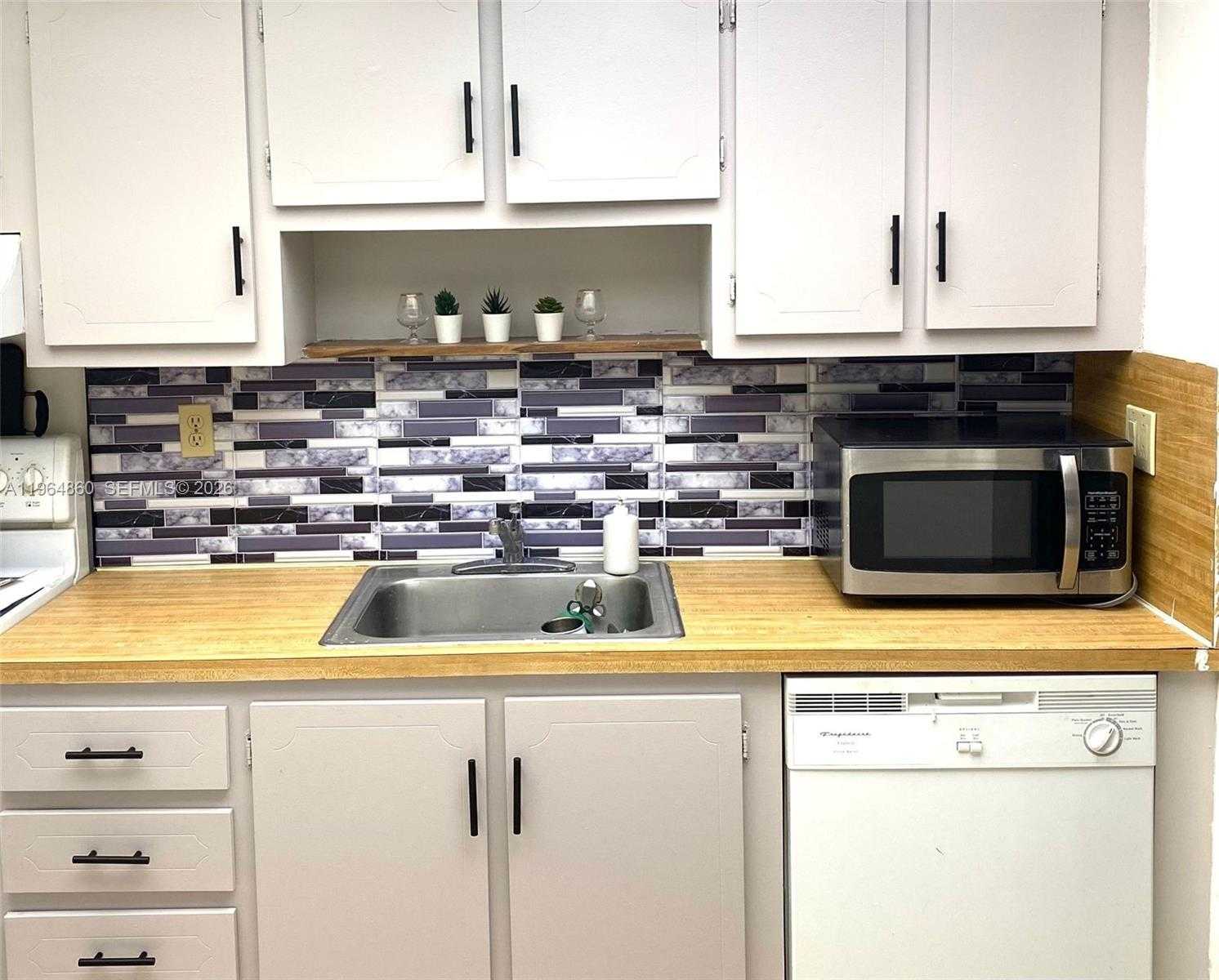 240 Lakeview Dr  APT 306 Weston Florida United States, for Rent, residential, Radmila Mandel, Florida Sky Realty Group