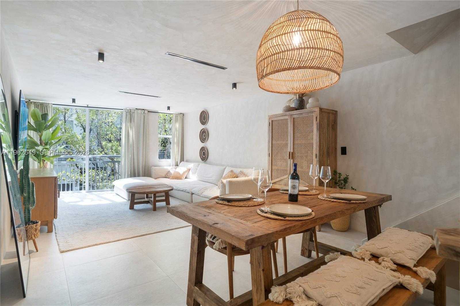 325 Meridian Ave  APT 12 Miami Beach Florida United States, for Sale, residential, Anna Wilson, Incom Demo New Office