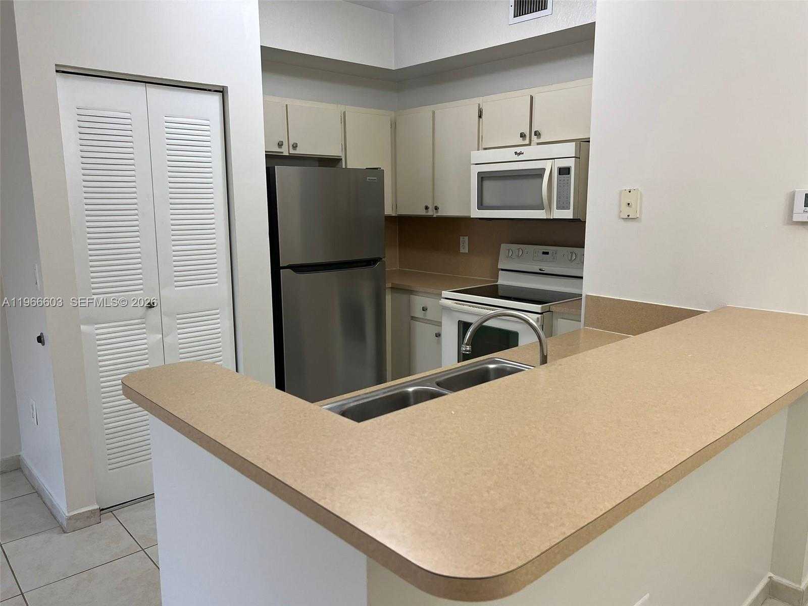 7220 NW 114th Ave  APT 307 Doral Florida United States, for Sale, residential, Roberto Villasmil, Interinvestments Realty, Inc.