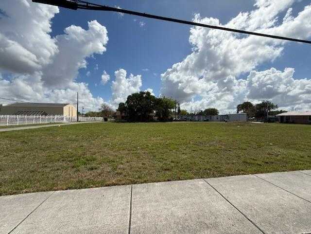 429 SW 6th Ave Homestead Florida United States, for Sale, commercial,  , Phoenix Realtors LLC
