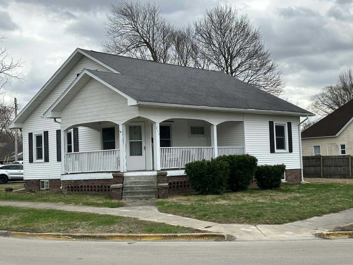 211 N Richman Street Villa Grove Illinois United States, for Sale, residential, Jeffrey Barkstall, Heartland Real Estate Of Central Illinois, Inc.