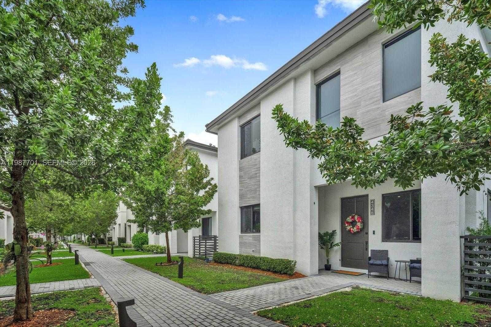 4346 NW 81st Ave Doral Florida United States, for Sale, residential, Roberto Villasmil, Interinvestments Realty, Inc.