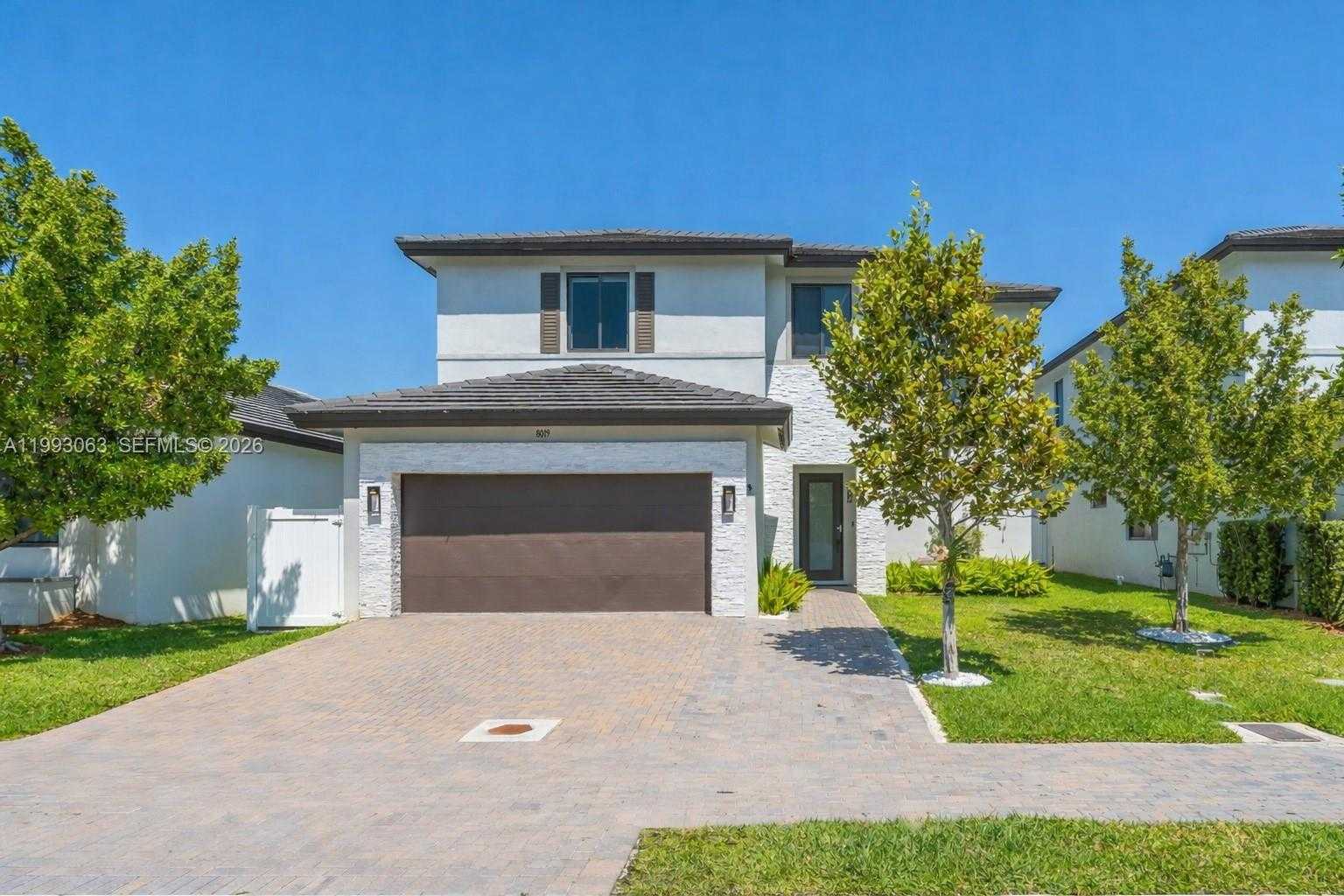 8019 NW 46th Ter Doral Florida United States, for Sale, residential, Roberto Villasmil, Interinvestments Realty, Inc.