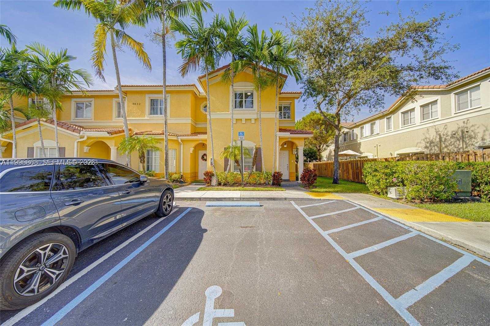 8432 NW 107th Ct  APT 11-35 Doral Florida United States, for Rent, residential, Roberto Villasmil, Interinvestments Realty, Inc.