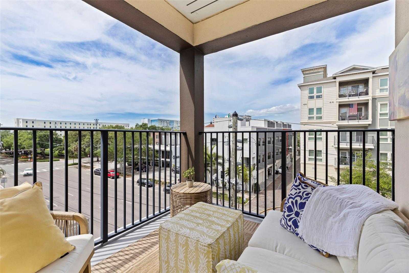 200 4TH AVENUE APT 321 St Petersburg Florida United States, for Sale, residential, Sylvia  Lusink, Re/Max Preferred