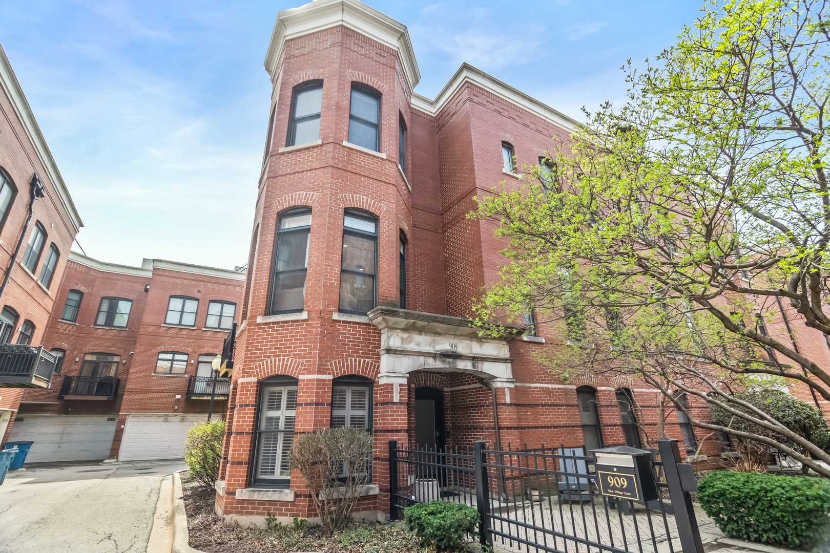 909 W Village Court Chicago Illinois United States, for Sale, residential,  , RICHLAND GLOBAL INC.