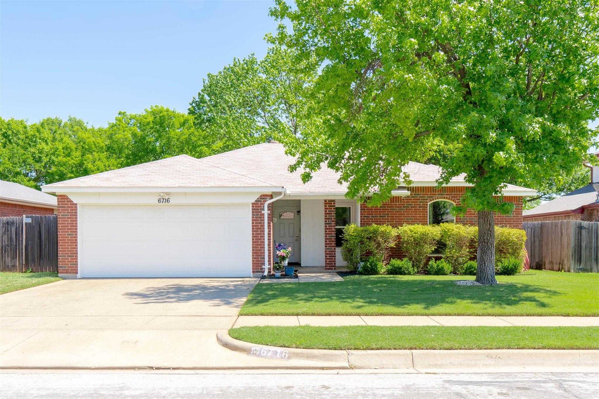 6716 Brookdale Drive Watauga Texas United States, for Sale, residential,  , It's Closing Time Realty