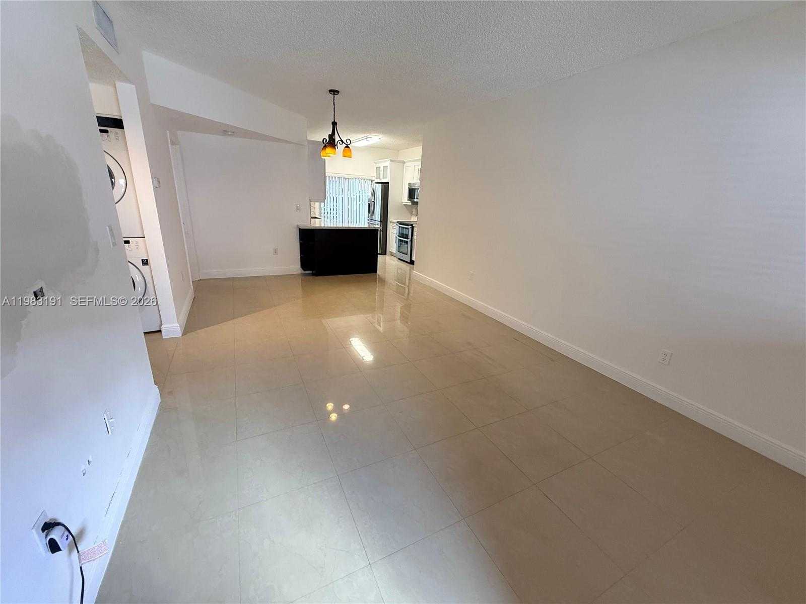 8025 Lake Dr  APT 102 Doral Florida United States, for Rent, residential, Roberto Villasmil, Interinvestments Realty, Inc.