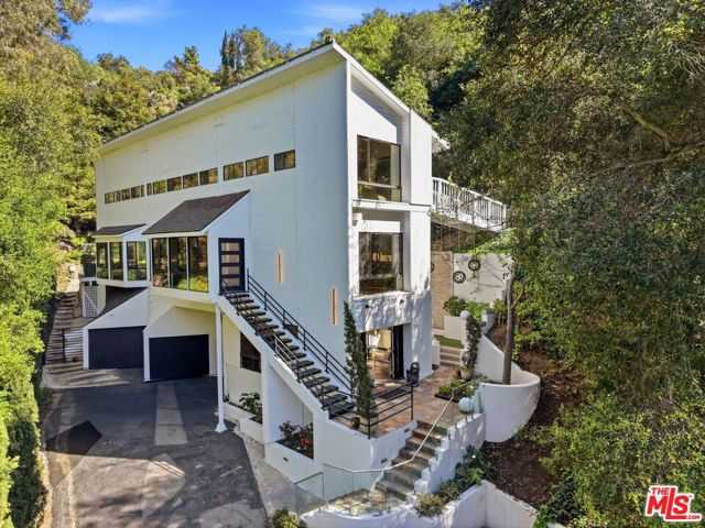 2350 Benedict Canyon Drive Beverly Hills California United States, for Rent, residential, LAURENT   BERTET, Bertet Investment Group LLC