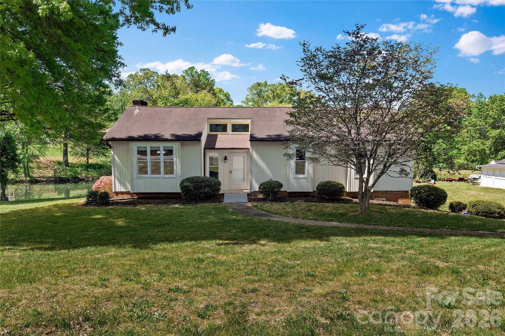 4062 Yarbrough Avenue Winston Salem North Carolina United States, Sale Pending, residential,  , The Headley Group Realty