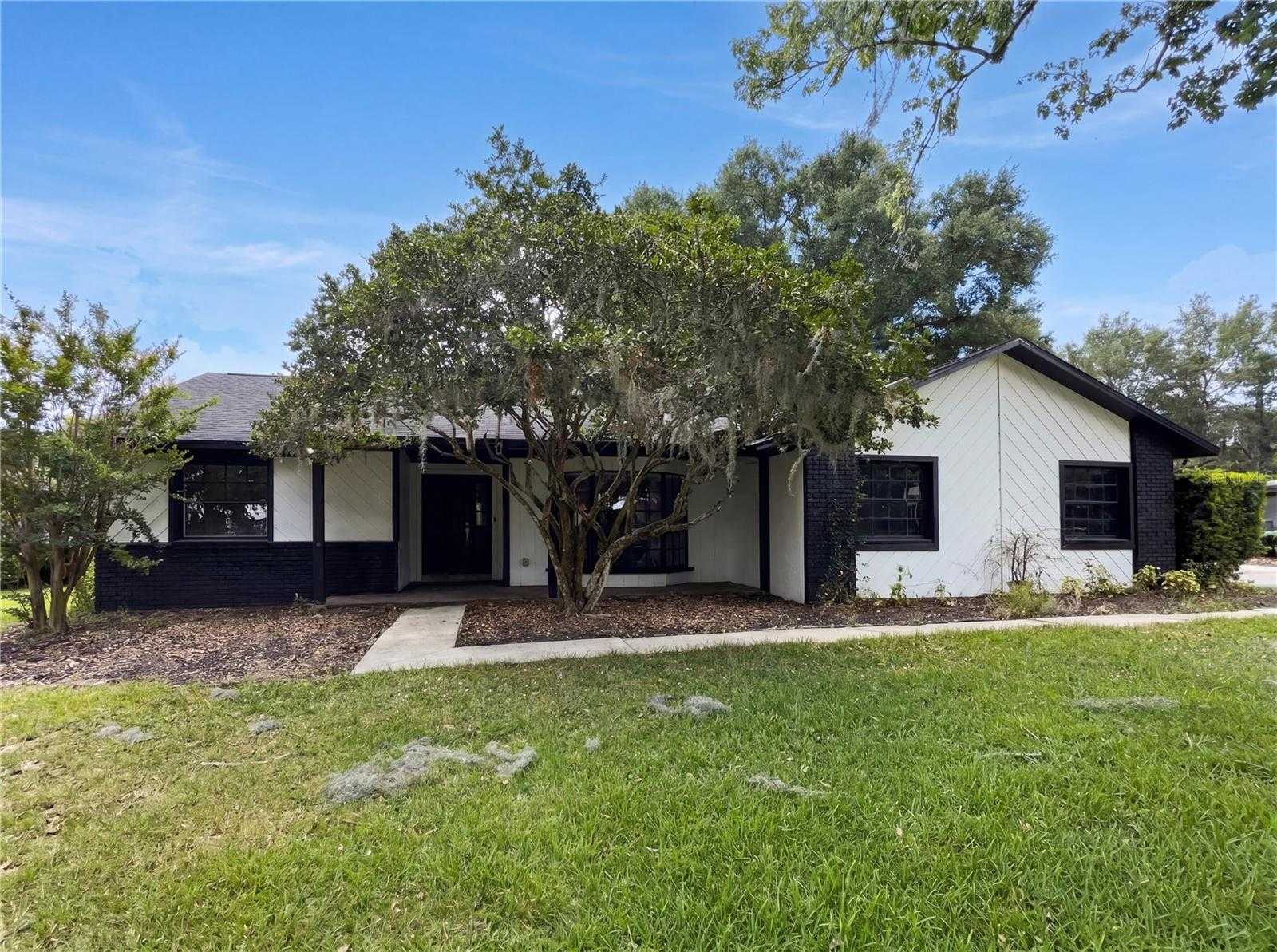 199 E CREST AVENUE Winter Garden Florida United States, for Sale, residential, Zaira Mejia, Spaces & Styles Group