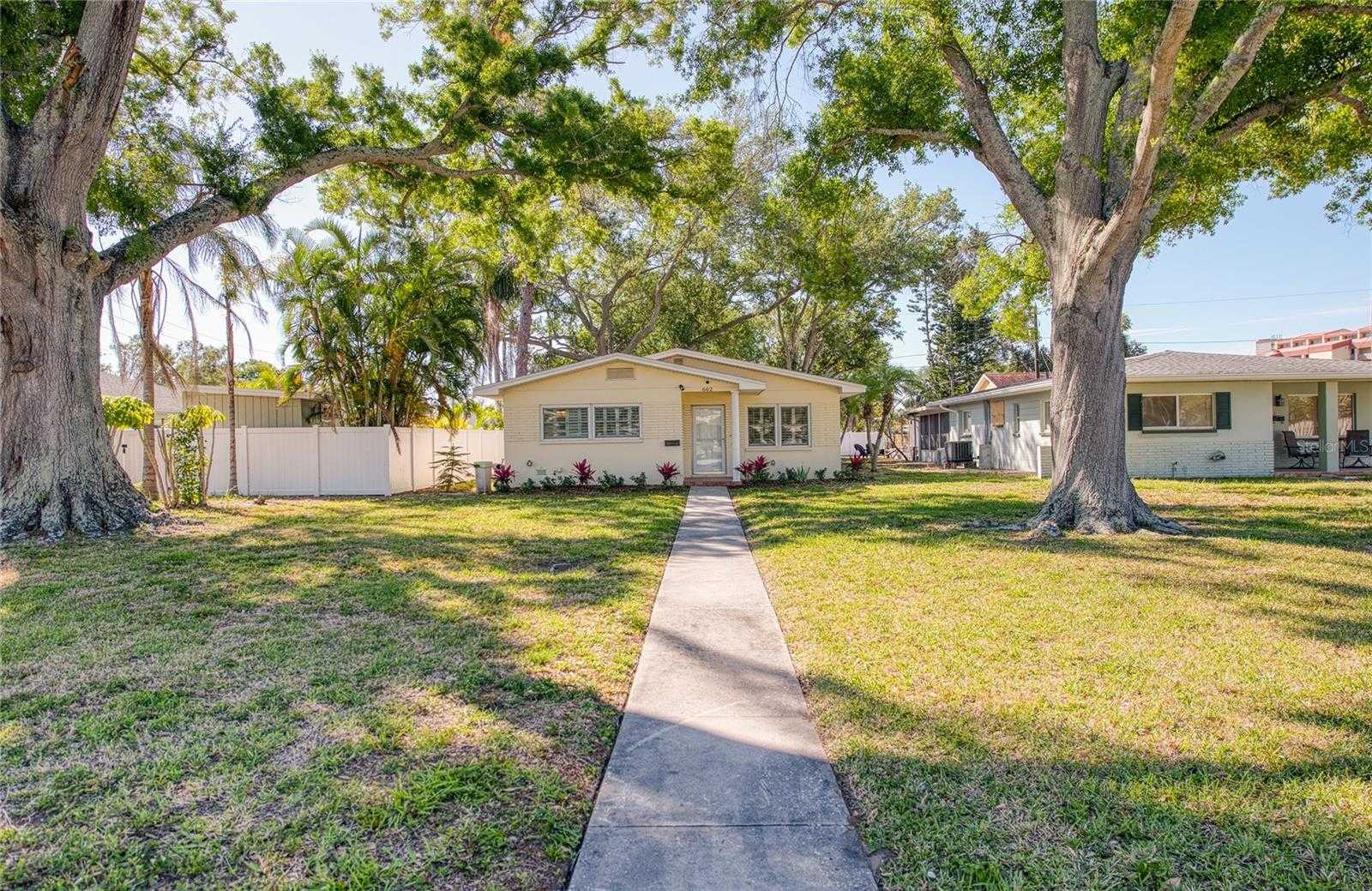 662 VILLAGRANDE AVENUE St Petersburg Florida United States, for Sale, residential, Sylvia  Lusink, Re/Max Preferred