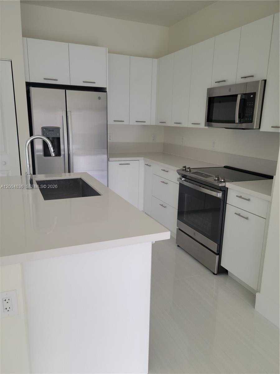 8167 NW 41st St  APT E-109 Doral Florida United States, for Sale, residential, Roberto Villasmil, Interinvestments Realty, Inc.