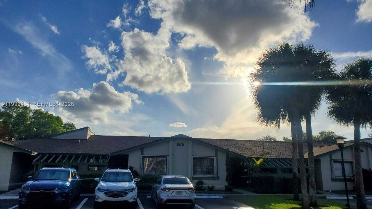454 Lakeview Dr  APT 2 Weston Florida United States, for Rent, residential, Radmila Mandel, Florida Sky Realty Group