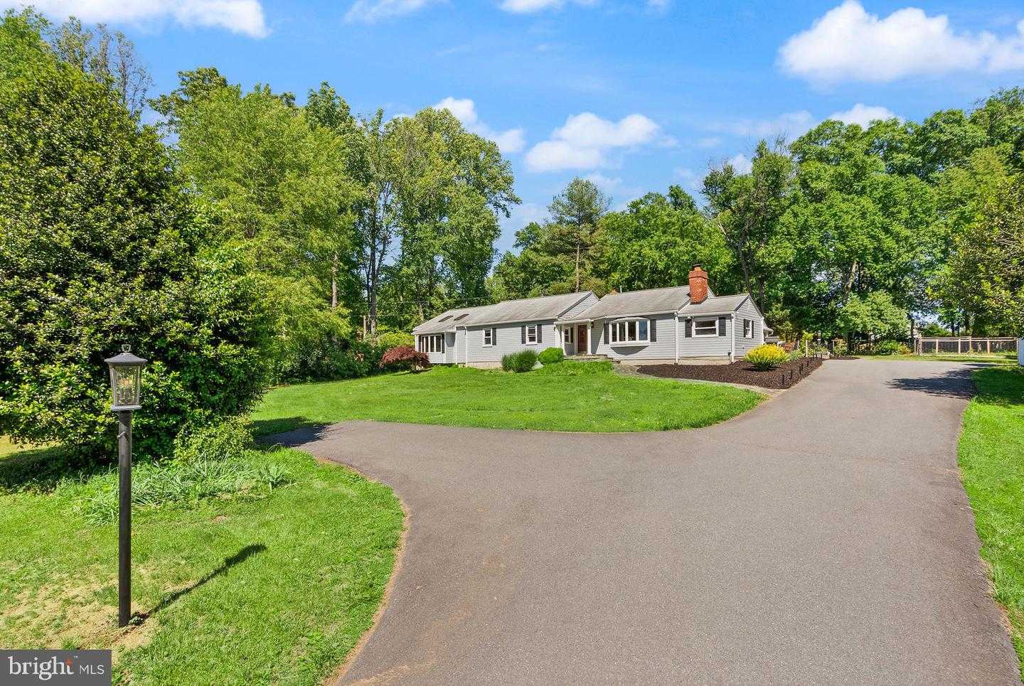 815 SENECA ROAD Great Falls Virginia United States, for Sale, residential, Camille Payne, Samson Properties