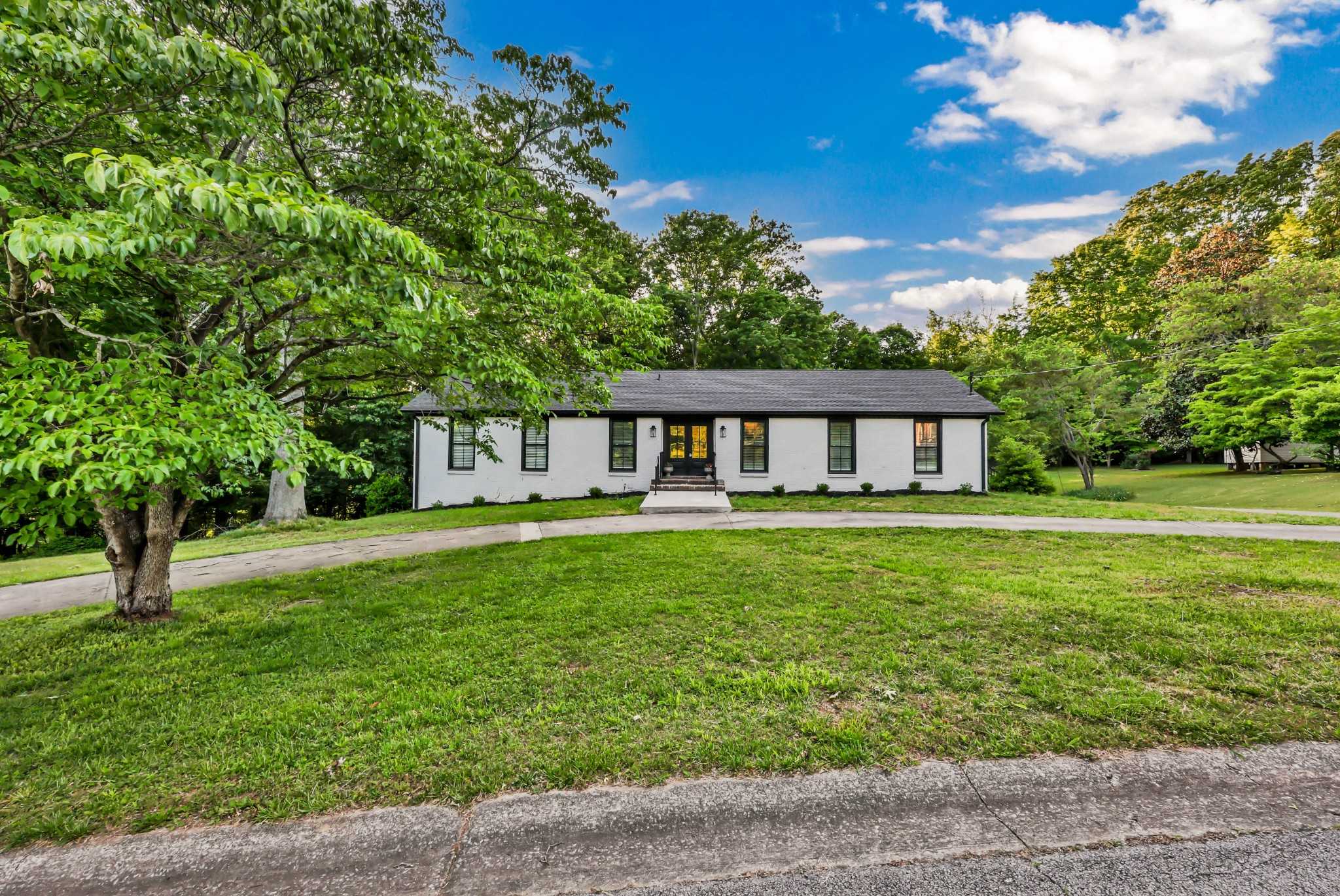 351 Hampshire Dr Clarksville Tennessee United States, for Sale, residential, Adam Hanes, LPT Realty