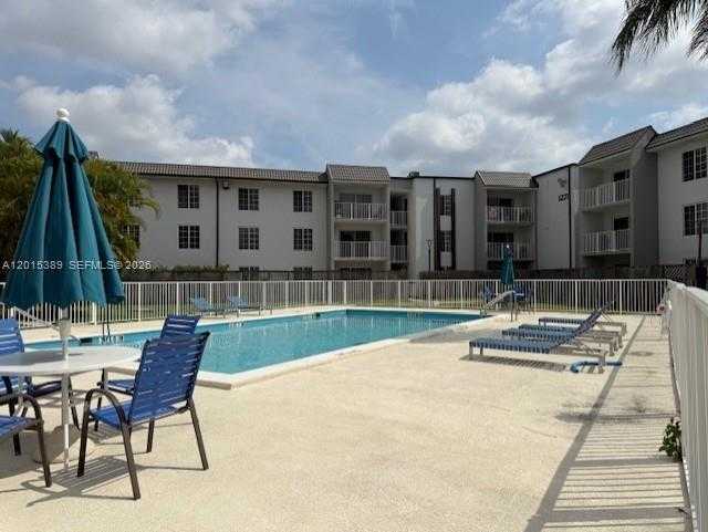 5201 NW Geneva Way  APT 103 Doral Florida United States, for Sale, residential, Roberto Villasmil, Interinvestments Realty, Inc.
