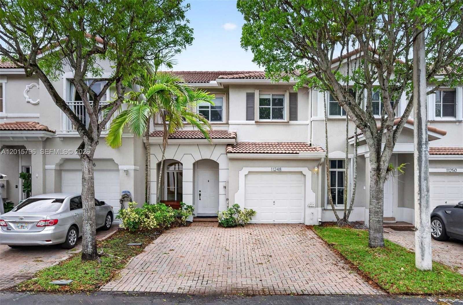 11248 NW 56th St Doral Florida United States, for Rent, residential, Roberto Villasmil, Interinvestments Realty, Inc.
