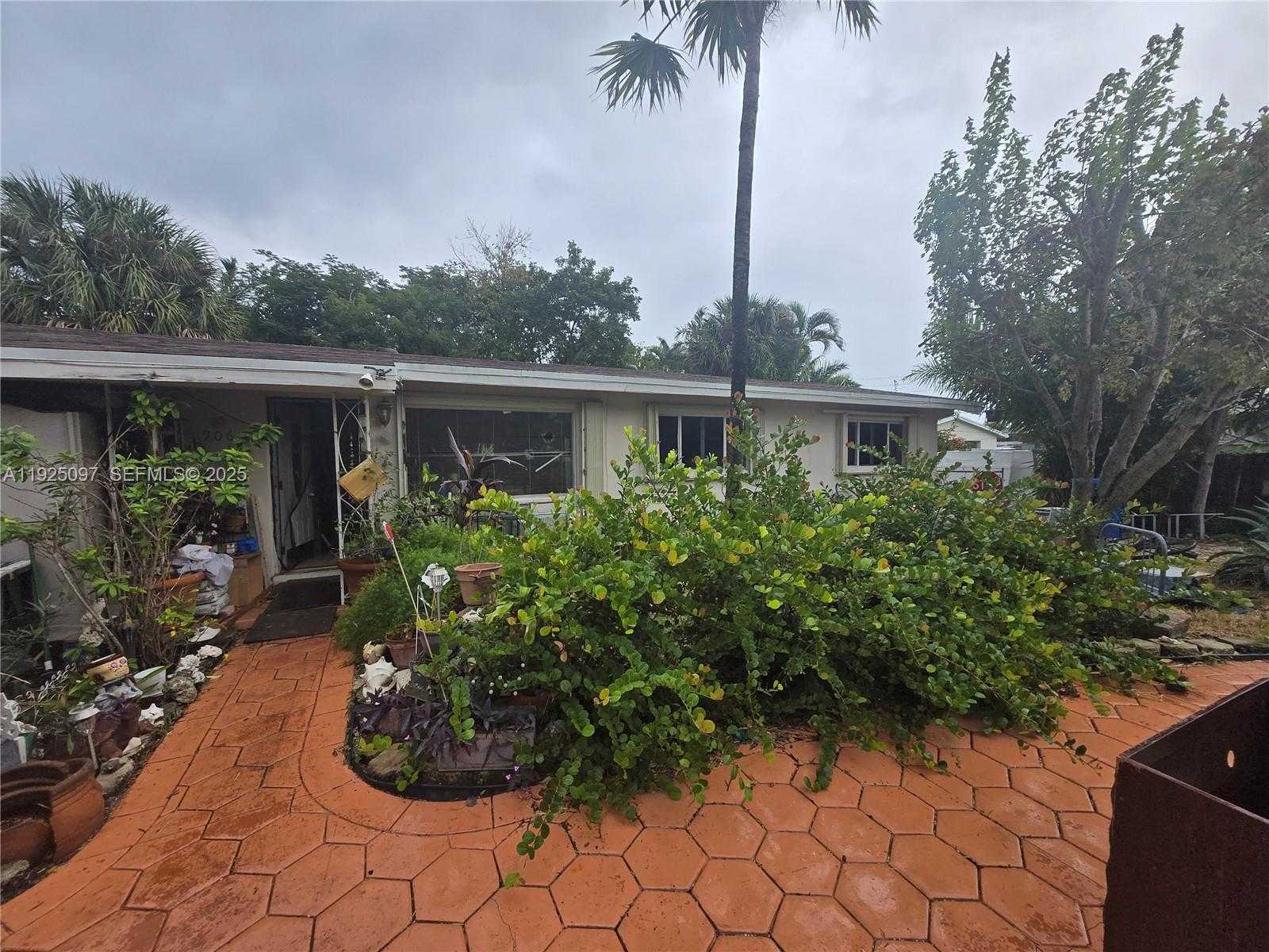 906 NE 23rd Ter Pompano Beach Florida United States, for Sale, residential,  , D'Lux Real Estate Services, LLC