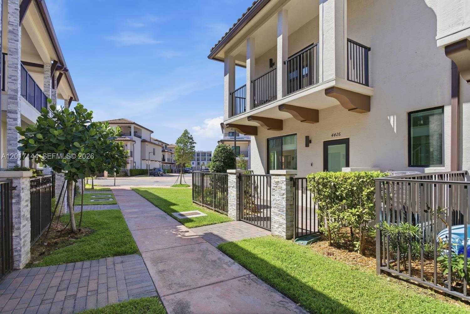 4426 83rd Pkwy Doral Florida United States, for Sale, residential, Roberto Villasmil, Interinvestments Realty, Inc.