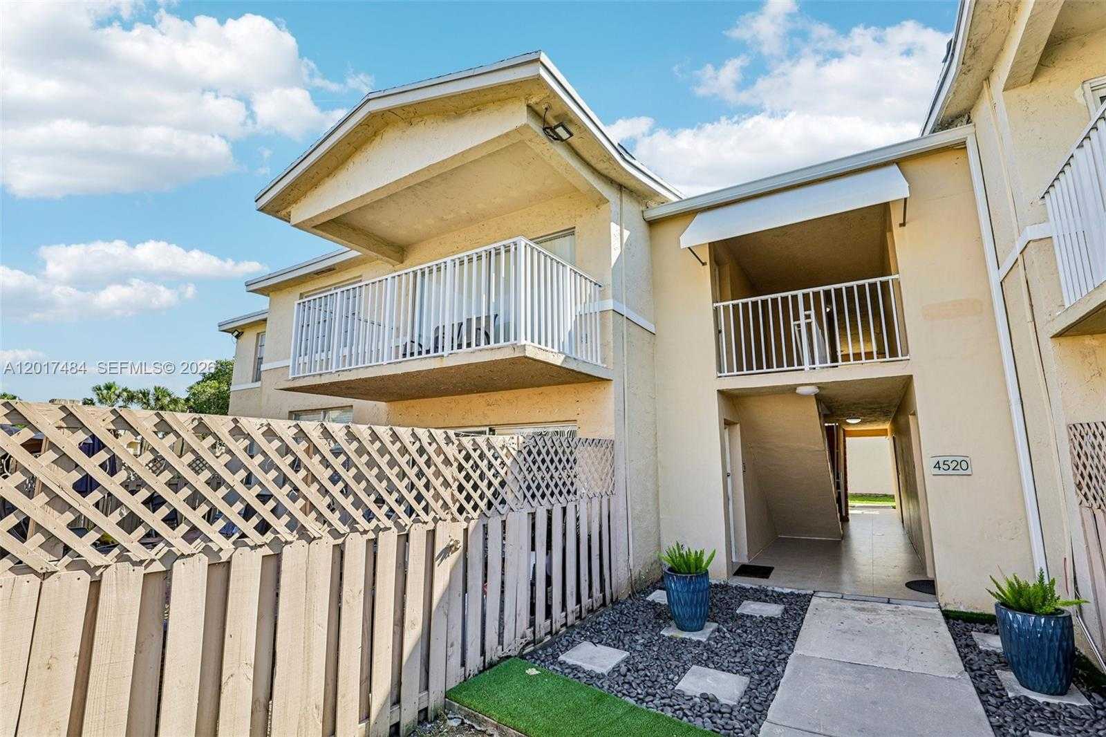 4520 NW 79th Ave  APT 2D Doral Florida United States, for Sale, residential, Roberto Villasmil, Interinvestments Realty, Inc.