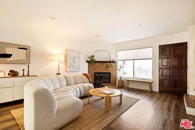 1906 W Victory Boulevard APT 9 Burbank California United States, for Sale, residential, Jennifer Hein, Realty Executives Homes
