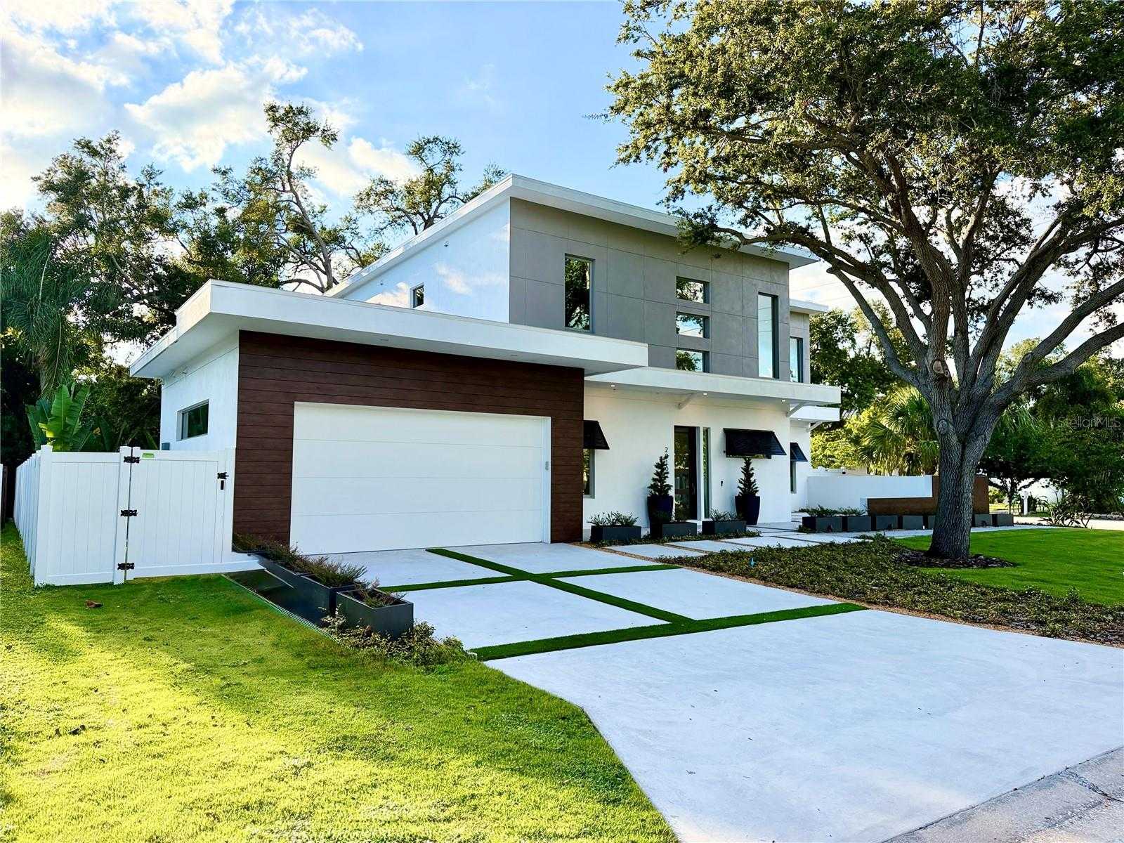 2010 HYDE PARK CIRCLE Sarasota Florida United States, for Sale, residential,  , Ivy League Realty