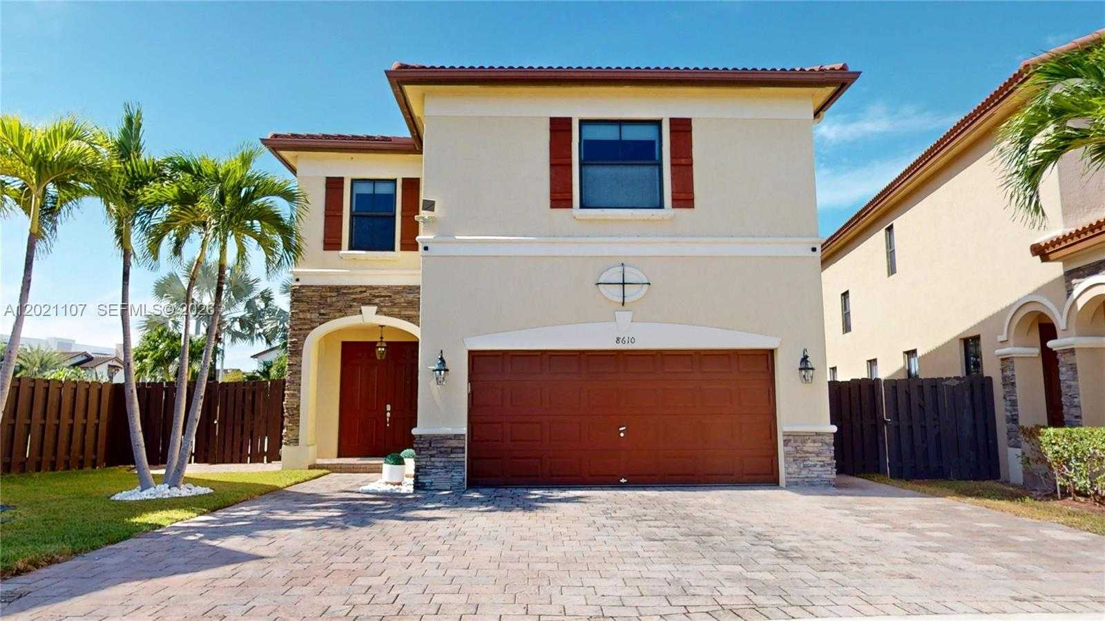8610 NW 101st Pl Doral Florida United States, for Sale, residential, Roberto Villasmil, Interinvestments Realty, Inc.