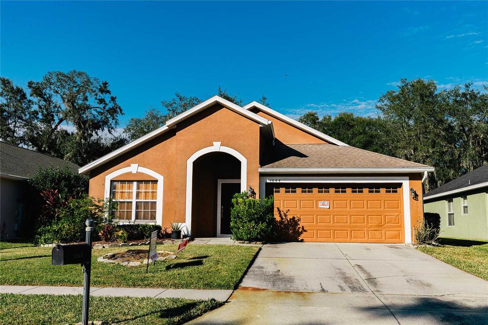 1844 OXTON COURT Ocoee Florida United States, for Sale, residential, Zaira Mejia, Spaces & Styles Group