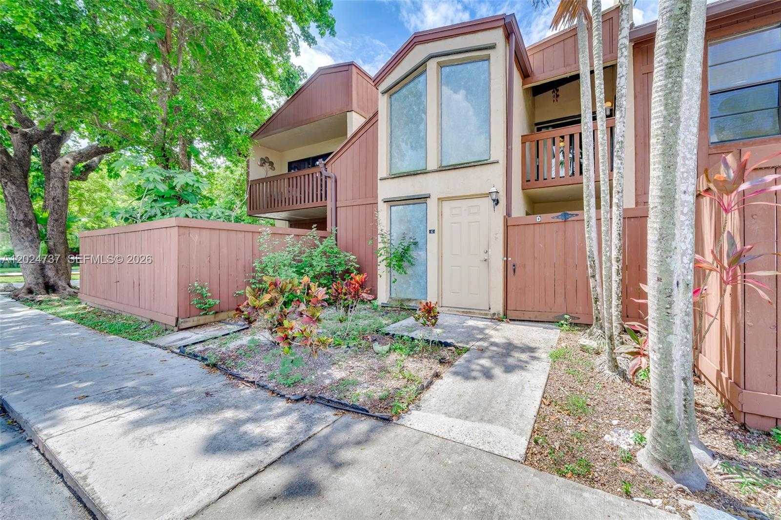 6547 SW 116th Pl  APT C Miami Florida United States, for Sale, residential, Henry Smith, Incom Sample Office