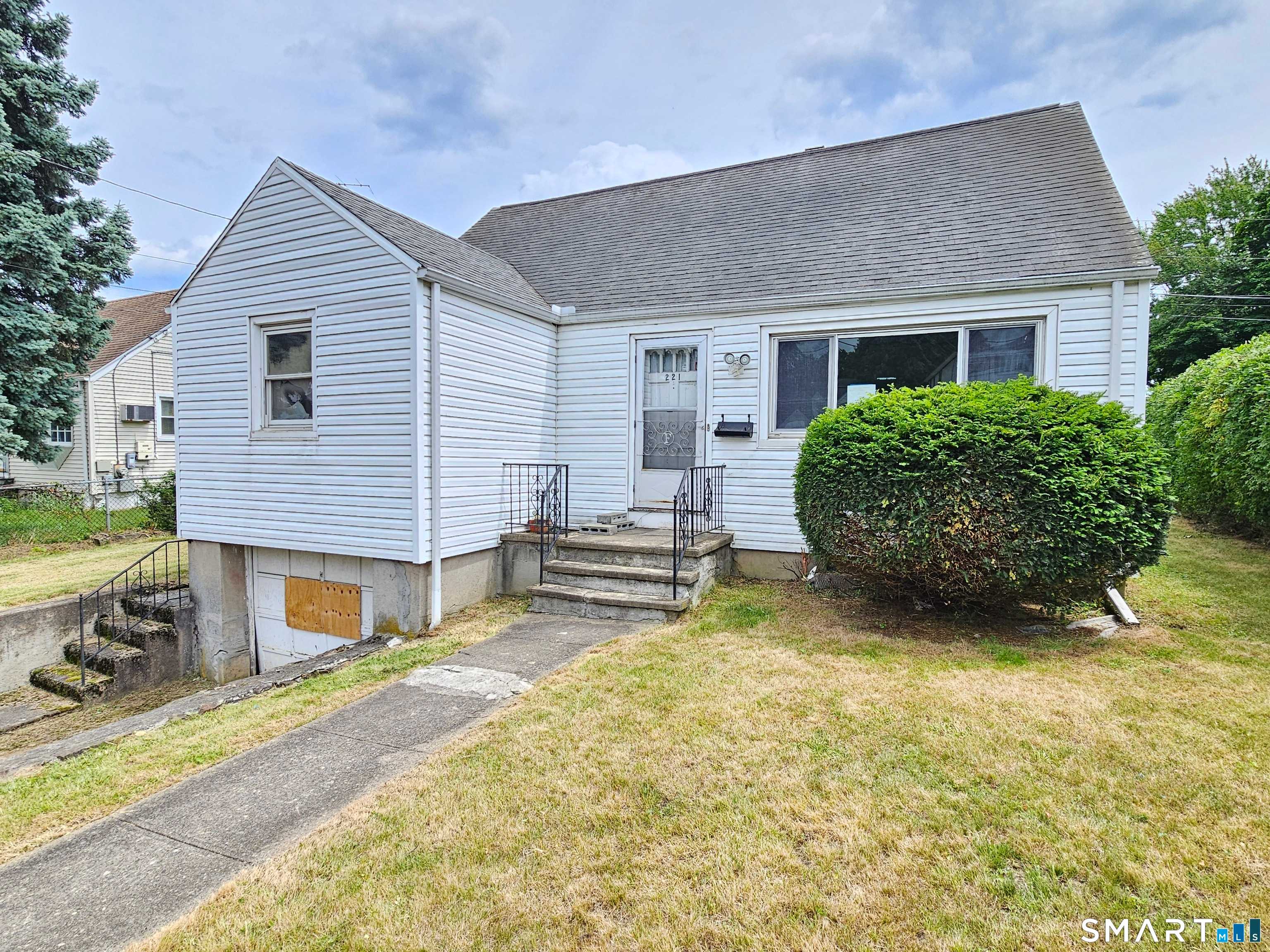 221 Truman Street Bridgeport Connecticut United States, Sale Pending, residential,  , New England Realty Associates