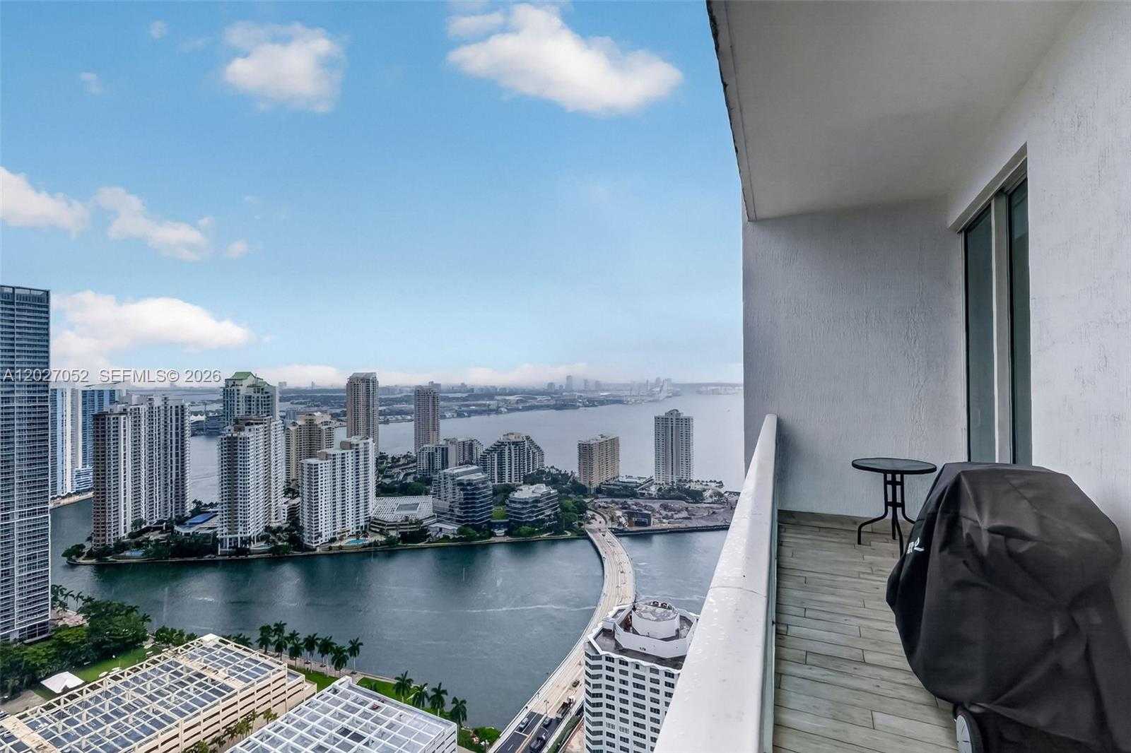 950 Brickell Bay Dr  APT 4504 Miami Florida United States, for Sale, residential,  , INCOM OFFICE EXAMPLE