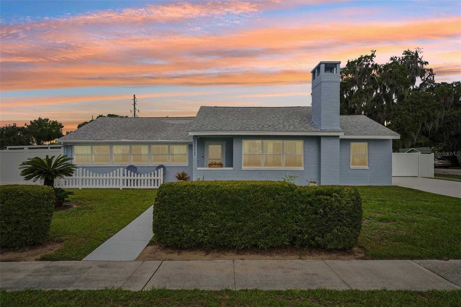 1211 MORNINGSIDE DRIVE Mount Dora Florida United States, for Sale, residential,  , The Mount Dora Group 