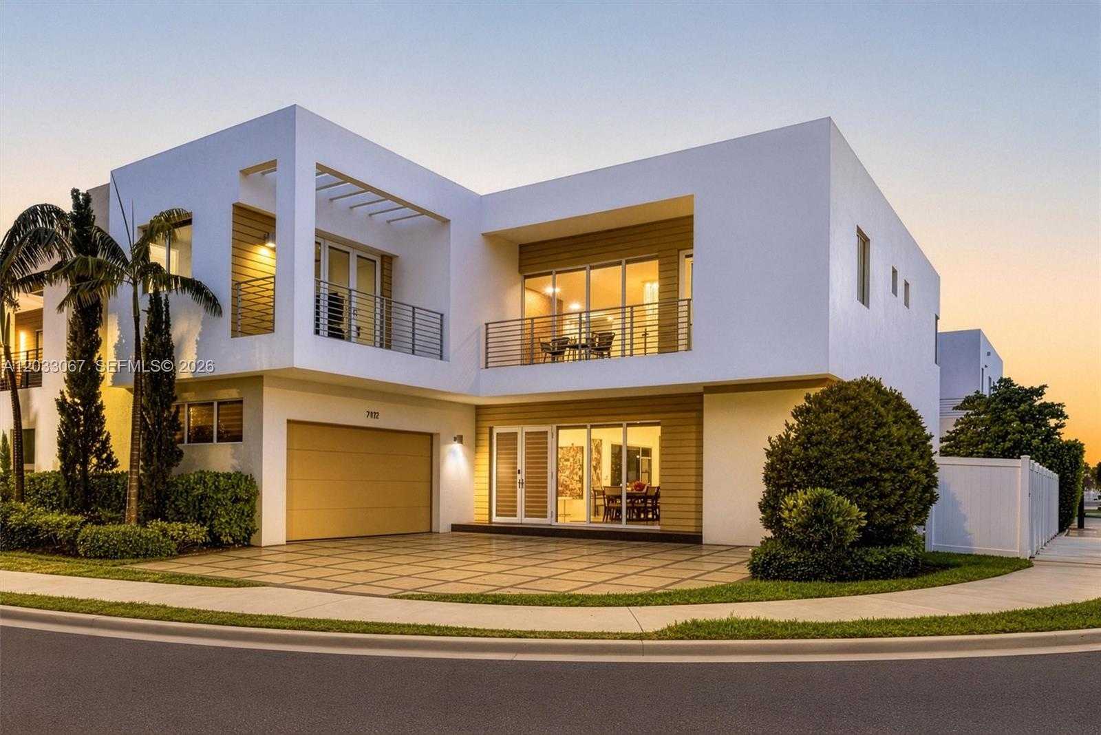 7472 NW 100th Ave Doral Florida United States, for Sale, residential, Roberto Villasmil, Interinvestments Realty, Inc.
